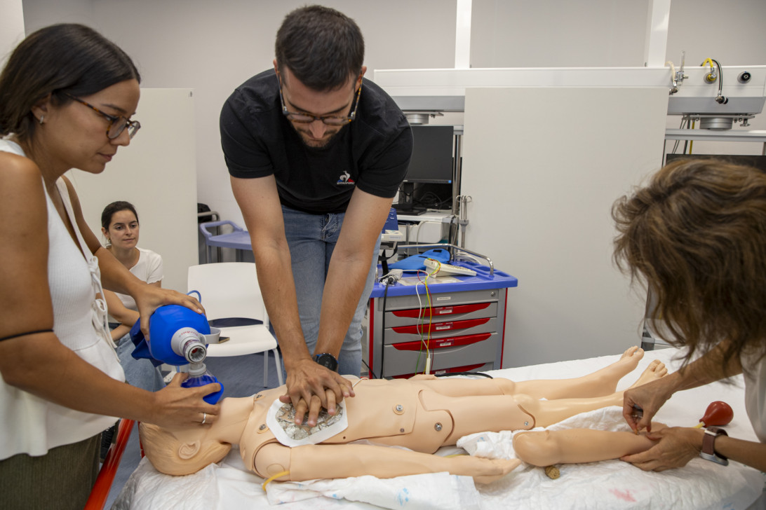 Esta imagen ilustra que: Son Espases acull el primer curs d’instructors de reanimació cardiopulmonar avançada pediàtrica i neonatal a les Balears