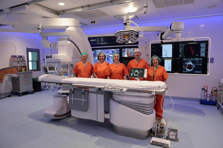 La presidenta Margalida Prohens inaugura el nuevo quirófano híbrido de Son Espases, que sitúa a las Illes Balears a la vanguardia quirúrgica